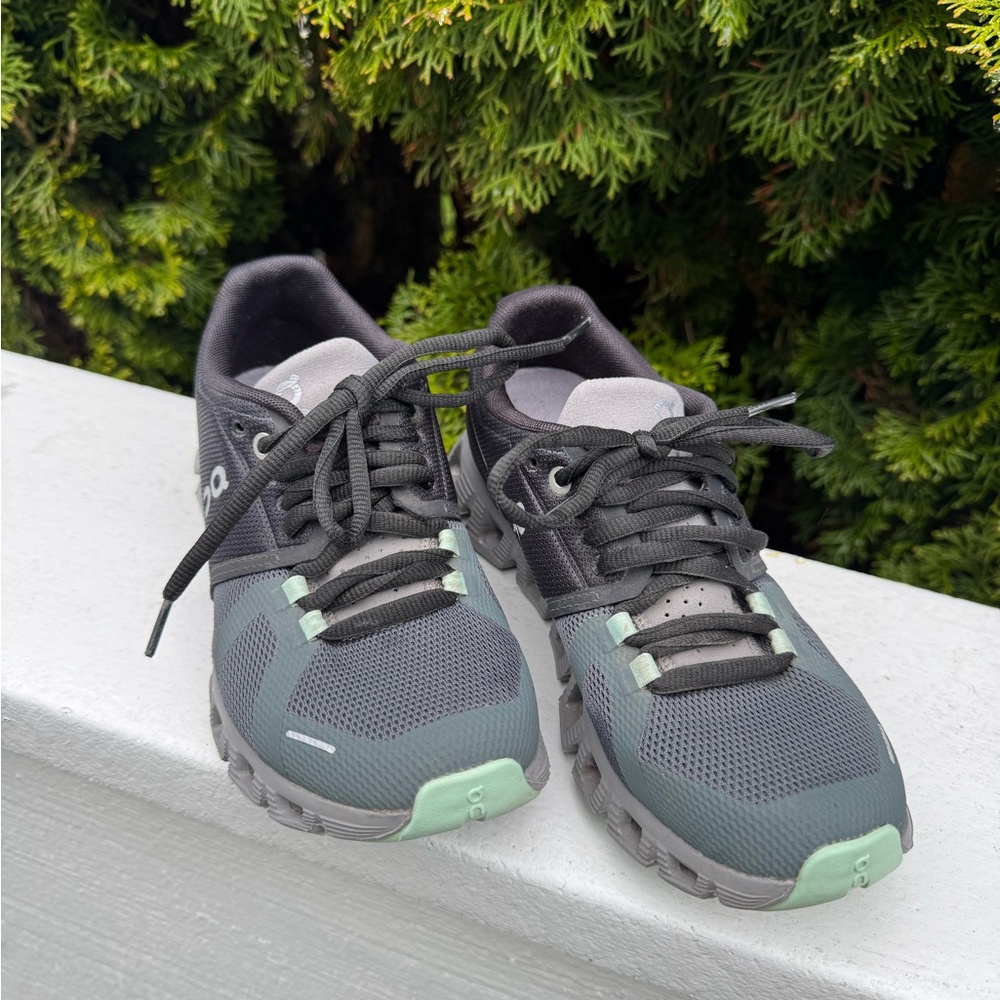 On Cloud 5 Women’s Running Shoes - Magnet/Aloe - Size 6.5 - Picture 2 of 8